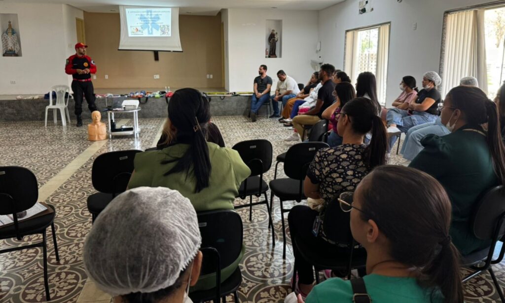 Hospam, IFPE e a Academia Pernambucana de Bombeiros Civis realizam treinamento para profissionais de saúde da unidade